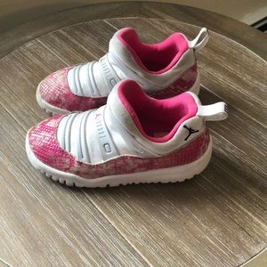 Girls Pink Snake Skin 11’s